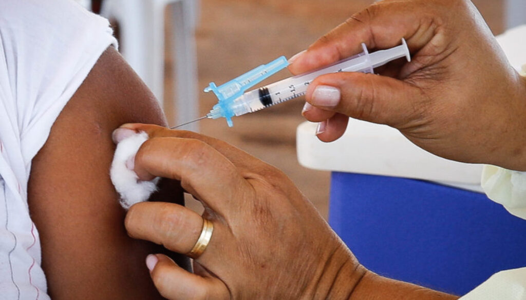 Vacina-Covid19-Vacinacao-Seringa-Agulha-Aplicacao-Coronavirus-25Jan2021